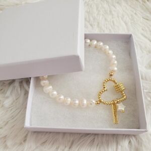 Ivory Pearl Stretch Bracelet